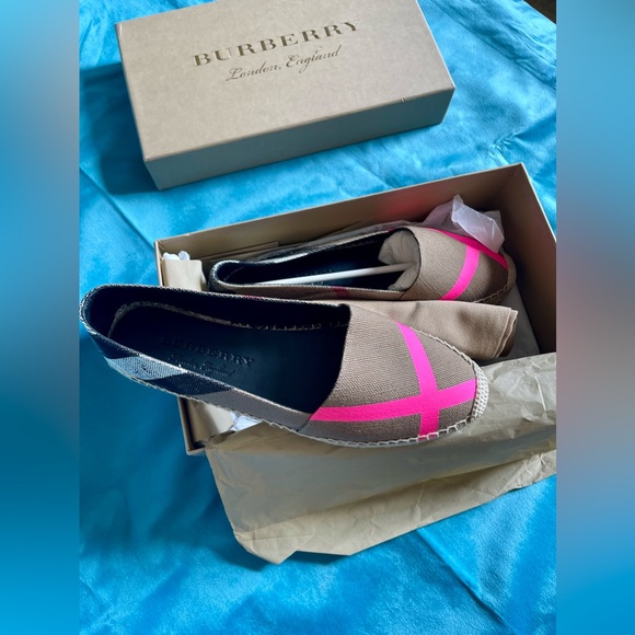 Brand New! Burberry Espadrilles - Picture 2 of 3